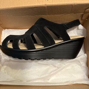Skechers Black Wedge Sandals 41049W Parallel Stylin size 7.5